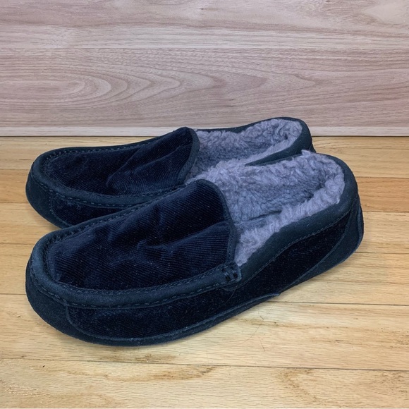 UGG Ascot Men\'s Black Corduroy Loafers - Size 9 main image 5